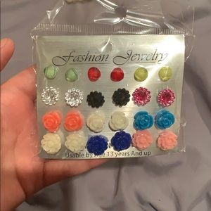 Pack of 12 earrings